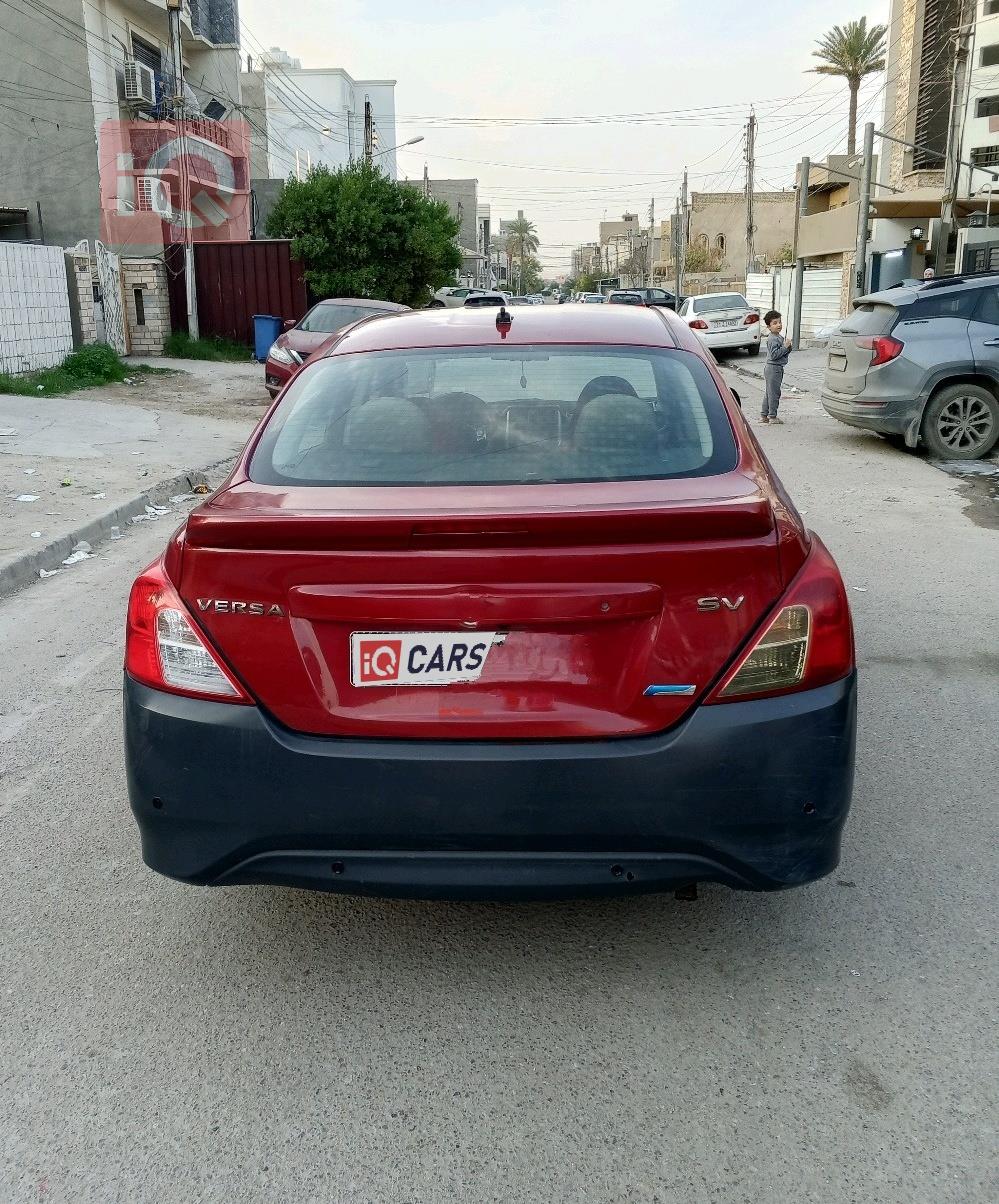 نيسان فيرسا